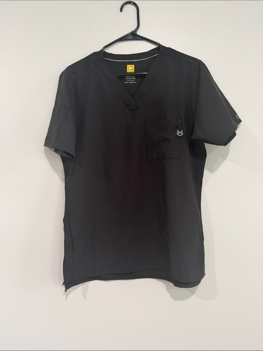 WonderWink Men’s scrub top